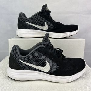 Nike Revolution 3 Black Women's size 6 - 819303001